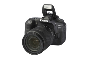 Canon EOS 90D met EF-S 18-135mm f/3.5-5.6 IS USM