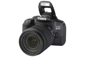 Canon EOS 850D met EF-S 18-135mm f/3.5-5.6 IS USM