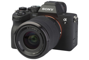 Sony Alpha 7 IV met 28-70mm f/3.5-5.6 OSS