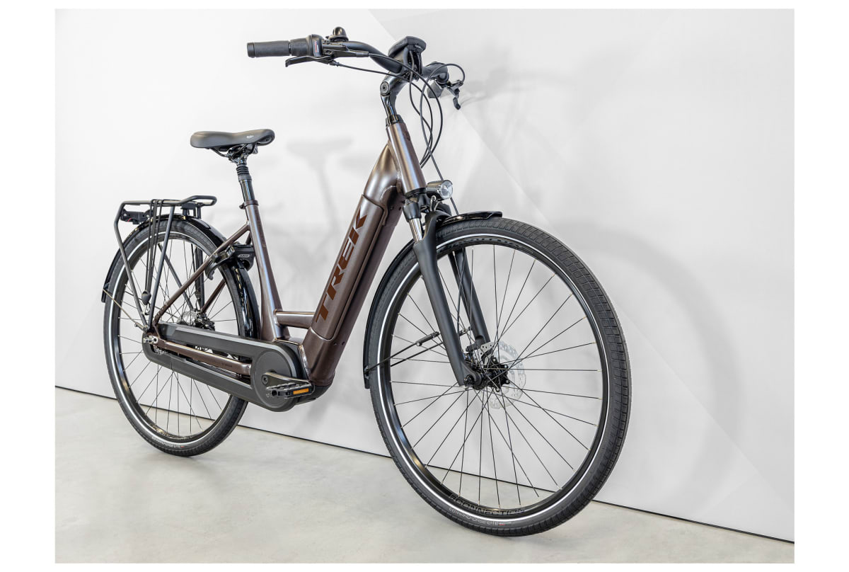 v1682783053/productvergelijker/ELFIETS/20230296A01_Trek_District%252B_3_Lowstep_400Wh-1