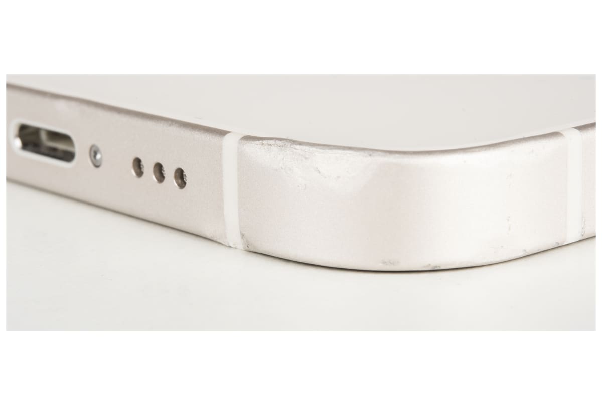 v1704874210/productvergelijker/MOBTEL/appleiphone12valtestschade0127-75_02-7