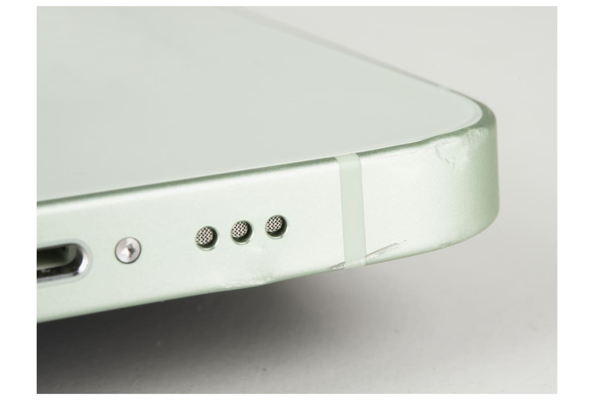 v1704874669/productvergelijker/MOBTEL/appleiphone12valtestschade0127-76_03-7