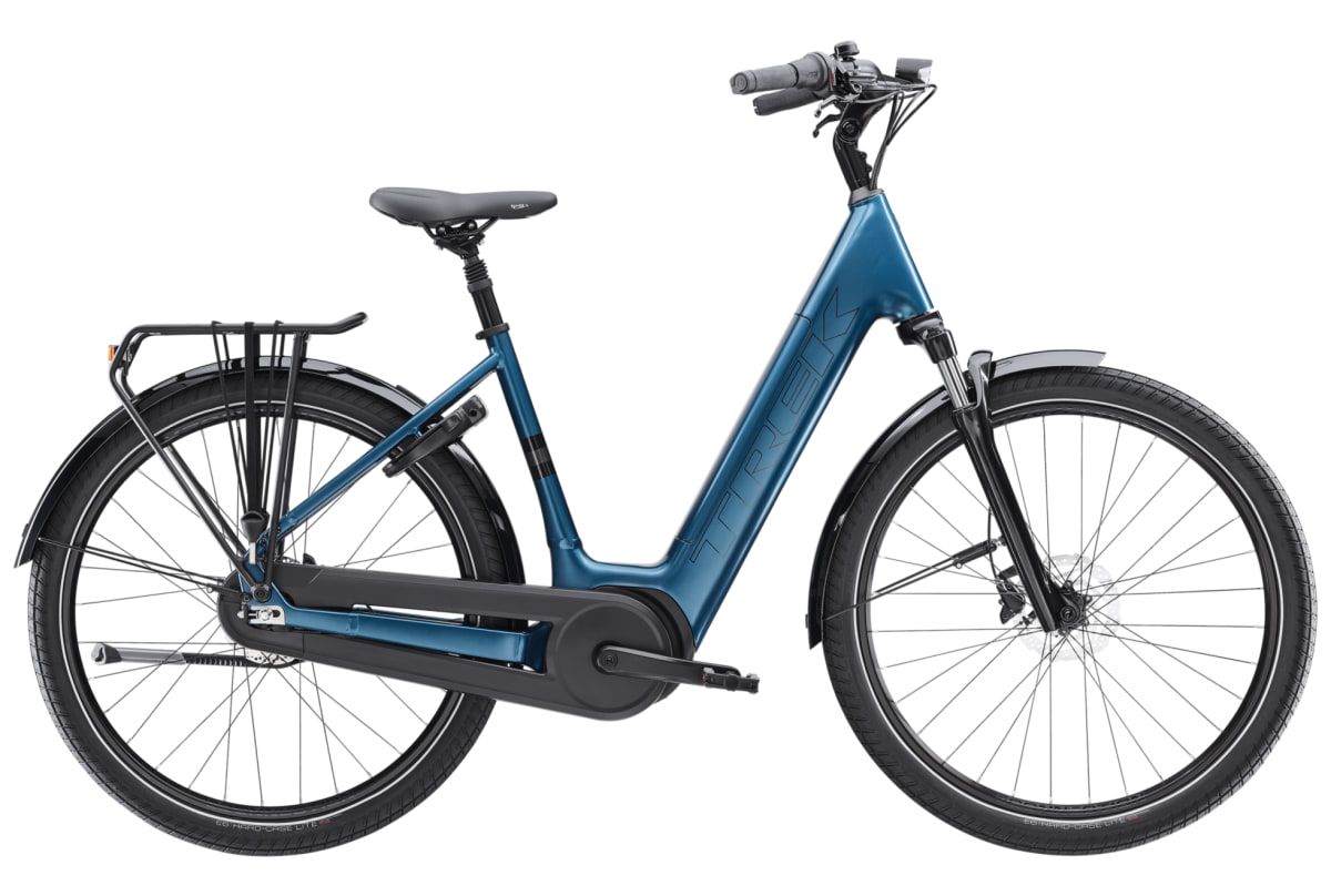 v1728830294/productvergelijker/ELFIETS/20236120A_00_Trek%2BDistrict%252B%2B3%2BLowstep%2B400Wh%2Bbluedark-0