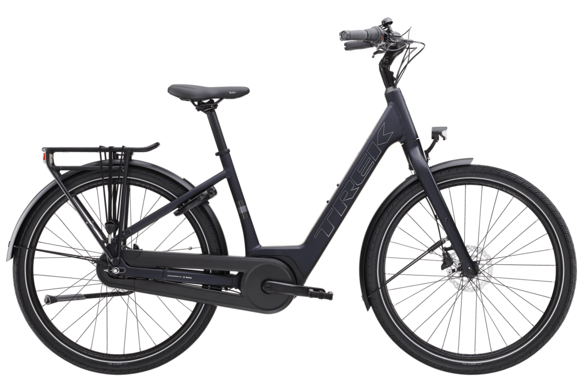 v1728830318/productvergelijker/ELFIETS/20236117A_00_Trek%2BDistrict%252B%2B1%2BLowstep%2B400Wh%2Bbluedark-0