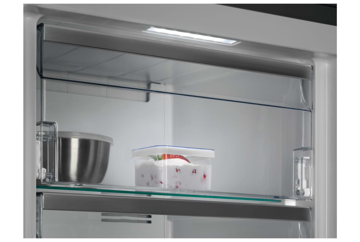 v1747216482/productvergelijker/VRIEZERS/50878678_kk_2-2