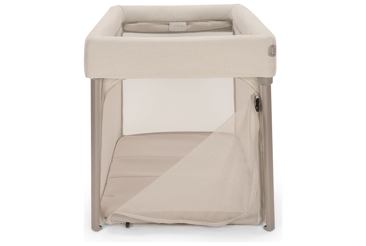v1750845276/productvergelijker/CAMPINGBEDJES/Nuna_PAAL_Biscotti_Side_Door_Open_GL_8x8-13