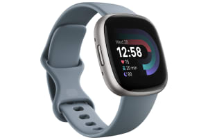 Fitbit Versa 4 - Waterfall Blue / Platinum Aluminium