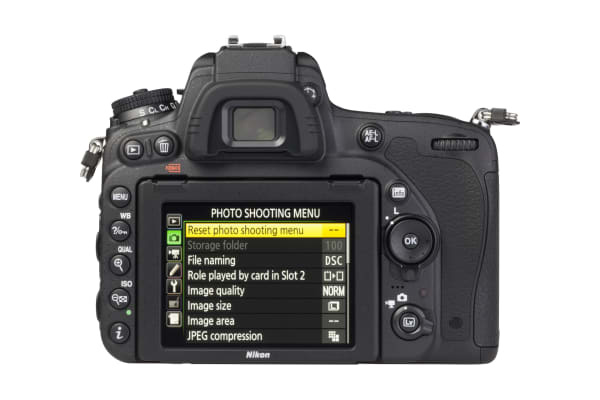 Nikon - D750 met AF-S 24-85mm 1:3.5-4.5 G ED VR - 1