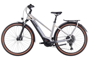 v1682933578/productvergelijker/ELFIETS/20230175B03_Cube_Touring_Hybrid_Pro_625_pearlysilver%25C2%25B4n%25C2%25B4black_Trapeze-7