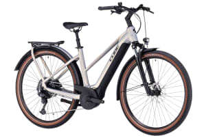 v1682933591/productvergelijker/ELFIETS/20230175B01_Cube_Touring_Hybrid_Pro_625_pearlysilver%25C2%25B4n%25C2%25B4black_Trapeze-3