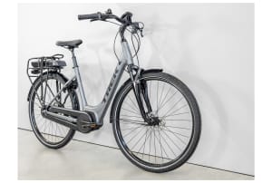 v1683658656/productvergelijker/ELFIETS/IC23186-0294-02-00_01_Trek%2BDistrict%252B%2B2%2BLowstep%2B400Wh-1