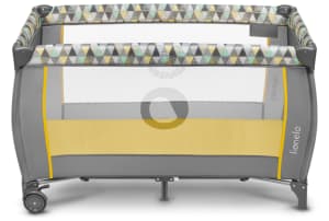 v1728389693/productvergelijker/CAMPINGBEDJES/lionelo-sven-plus-yellow-scandi-cot-2in1%2Bvoorkant-4