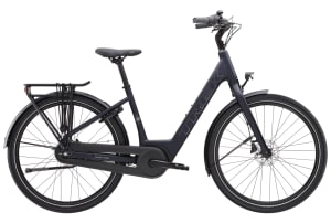v1728830318/productvergelijker/ELFIETS/20236117A_00_Trek%2BDistrict%252B%2B1%2BLowstep%2B400Wh%2Bbluedark-0